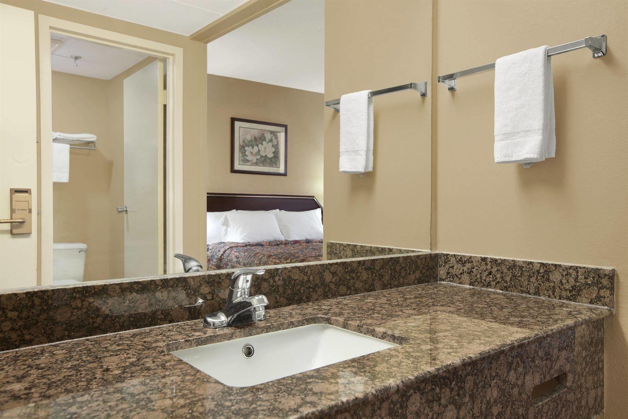 Days Inn By Wyndham Hagerstown I-70 Extérieur photo